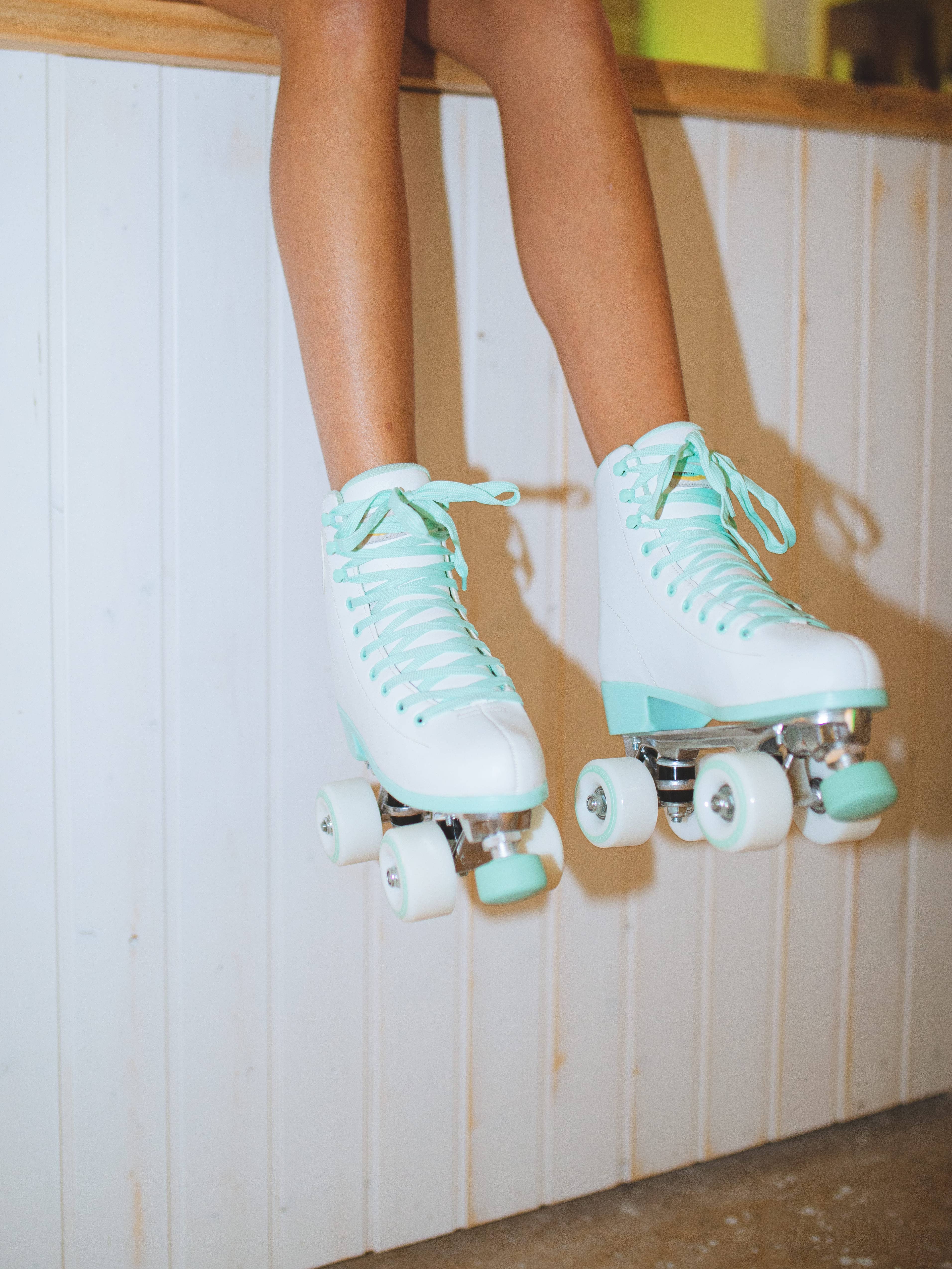 Flamingueo - Wholesale Roller Skates - Women's - Retro 4-Wheel Skates Unisex Durable White/Blue Color9