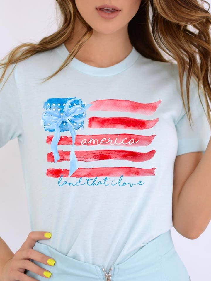 T-shirt graphique avec nœud et drapeau américain pour la vente par Pink Irene Wholesale