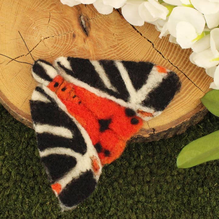 Jersey Tiger Moth Filzset mit kleiner Nadel für den Großhandel von The Makerss