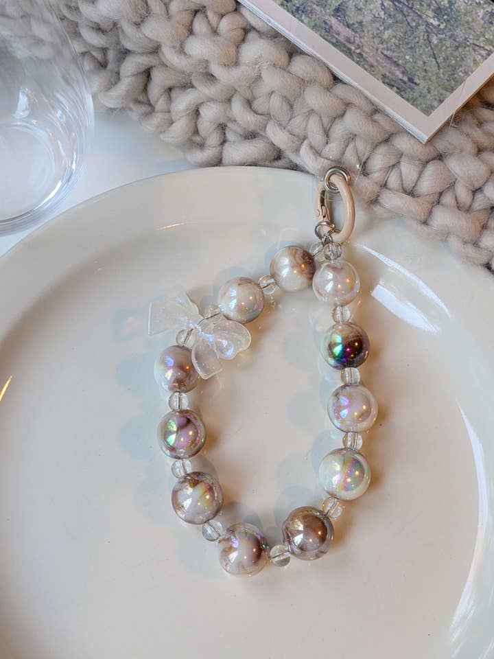 Niedlicher Fliegen-beaded Handyriemen/Süßes Handy-Zubehör für den Großhandel von Cutepaws Phone Case