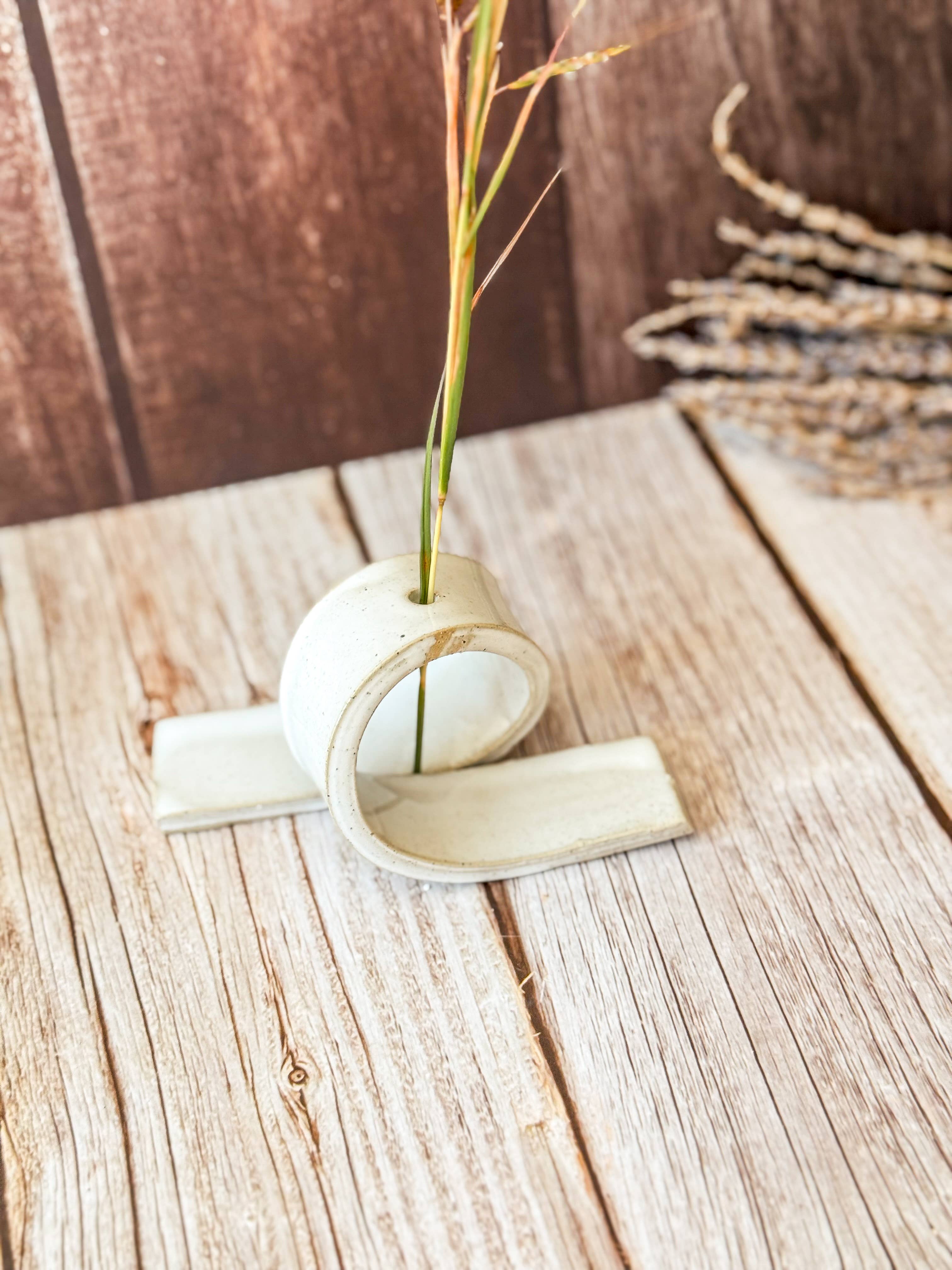 Wolf and Clay Pty Ltd - Wholesale Decorative Plate/Dish/Bowl - Decorative Ceramic Floral Stand - twist 1