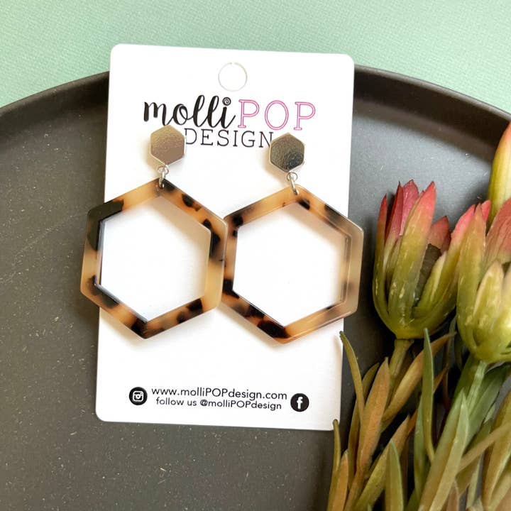 Boucles d'oreilles hexagonales en forme d'écaille de tortue et argent pour la vente par molliPOP Design