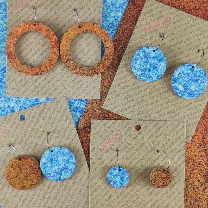 Pendientes circulares reversibles de papel reciclado, color azul moteado y cobre craquelado para venta al por mayor de Kami-so