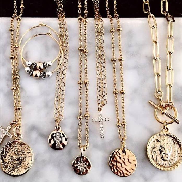 B.BéNI® Christian & Jewish Jewelry – wholesale Pendant/charm necklace – Shiny Gold Intrépide Lion Coin Toggle Necklace3