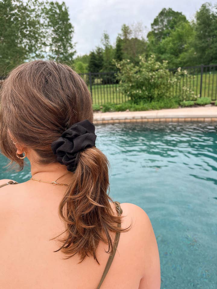 CHOUCHOU DE BAIN LBD pour la vente par Maddie Vasiliev