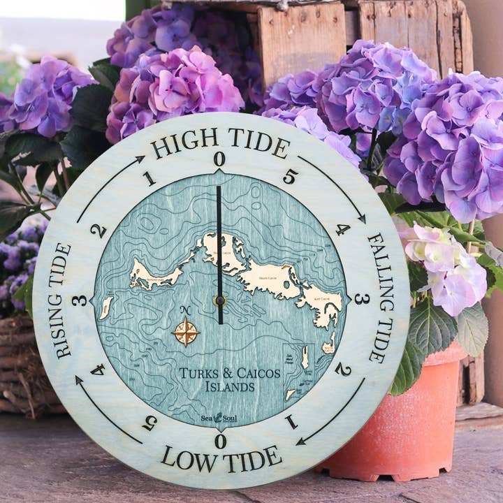 Horloge des marées des îles Turques-et-Caïques Carte nautique en bois - 2 tailles pour la vente par Sea & Soul Nautical Chart Art