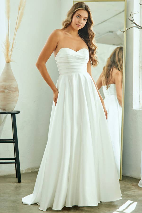 Blanc Robe de mariée bustier en cœur ligne A en vente sur Faire1