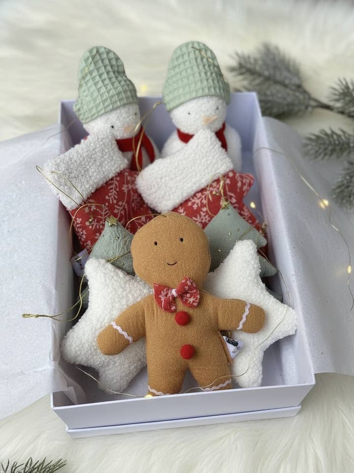 Handmade Christmas Plush Decorations – Snowman, Gingerbread, Star, Tree & Mitten Ornaments for Kids Room Decor for wholesale by Velvet White