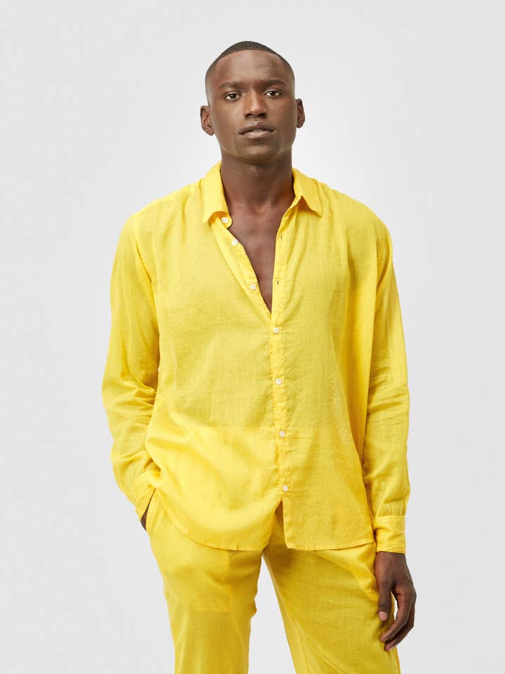 ESSENTIELLES SHIRT IN SENFGELB für den Großhandel von C.R.T.D