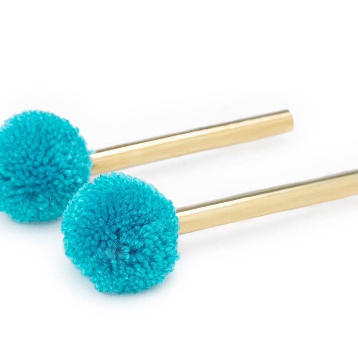 Rør forgyldt Pompom øreringe for engroshandel hos Viviane Guenoun