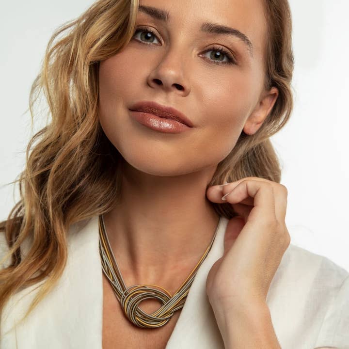 Sea Lily - Vendita all'ingrosso Girocollo/collier - 703 - Filo Pianoforte Grande Nodo Argento/Oro Multi1