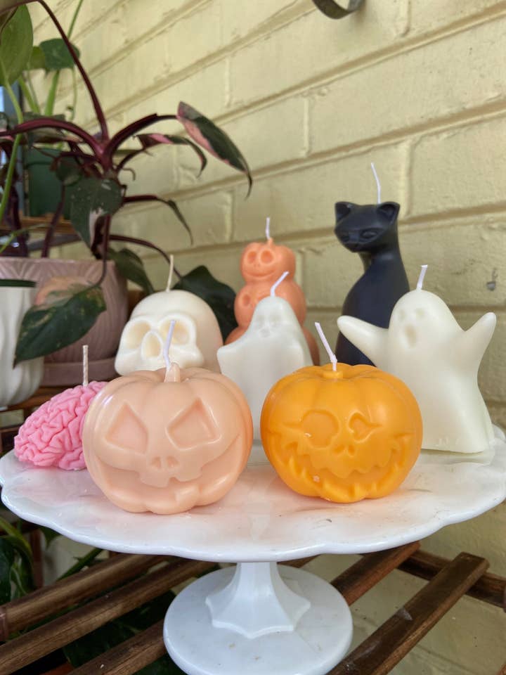Pair of pumpkin candles for wholesale by Kendall's Kandles