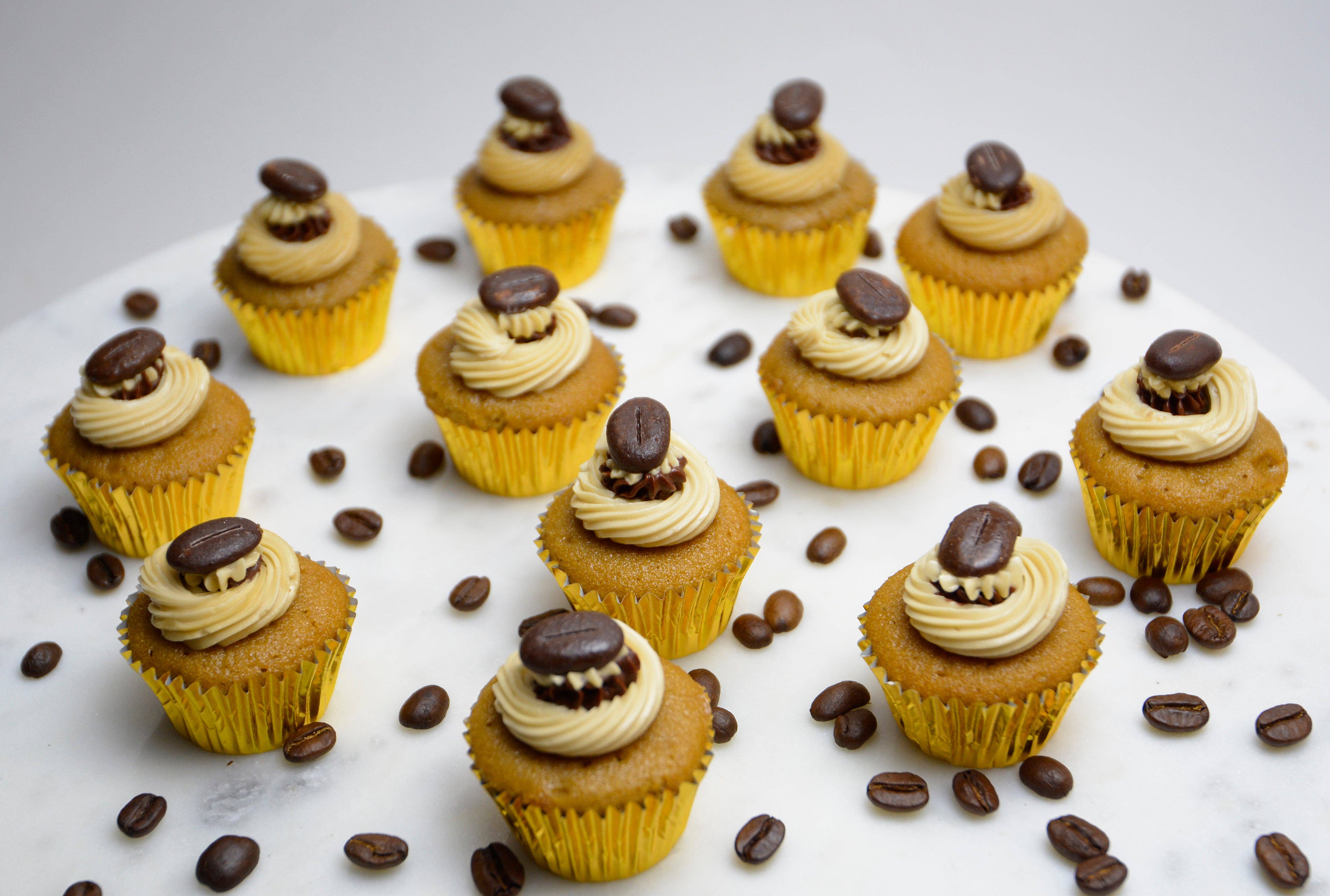 Aloha Bites - Wholesale Cupcake - Cupcakes - Signature Hawaiian Mini 15