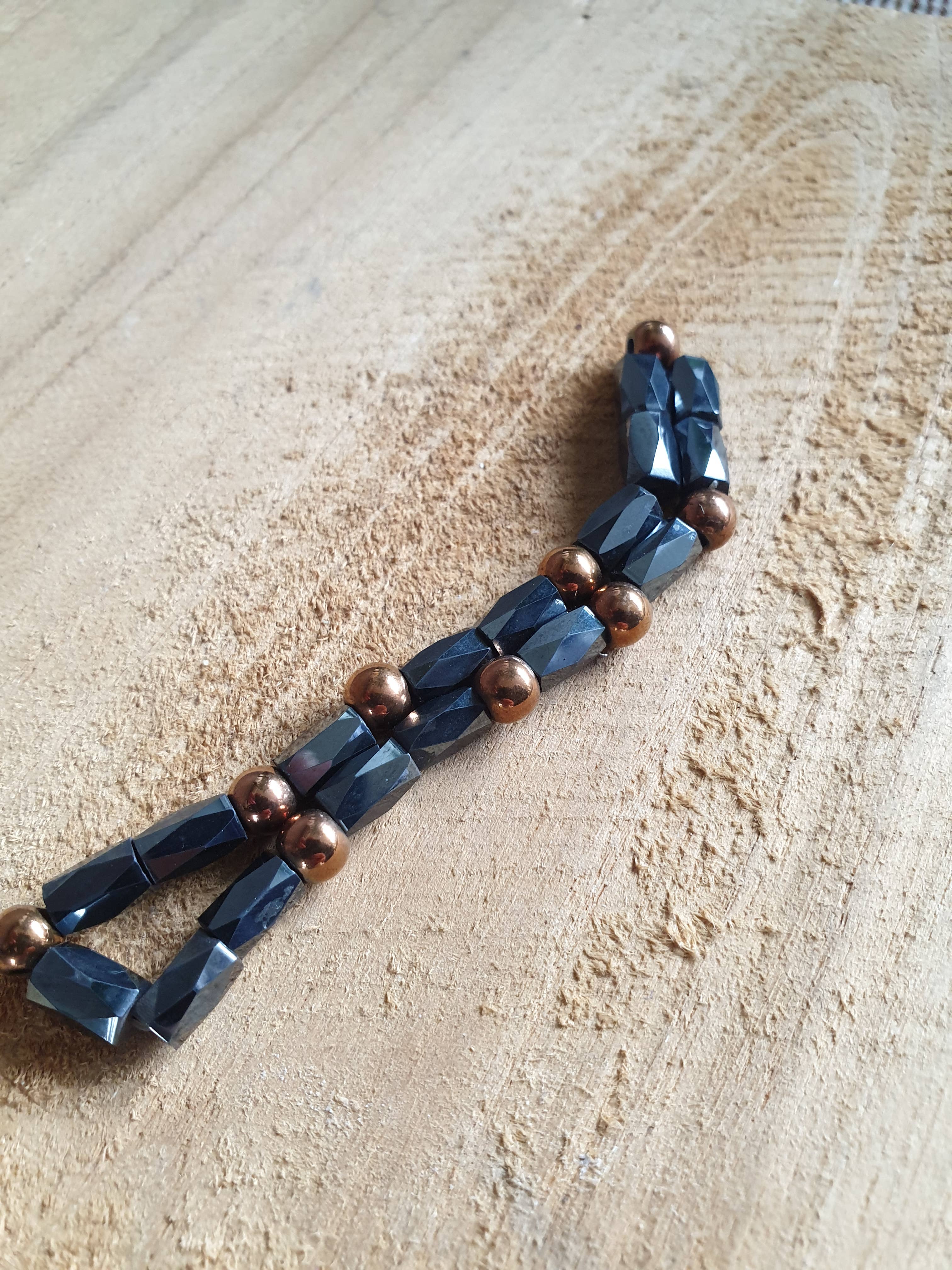 Lapiseum - Wholesale Beaded Bracelet - magnetic bloodstone bracelet3