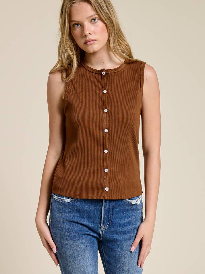 Top de tirantes acanalado con botones delanteros para venta al por mayor de Charlotte Avery
