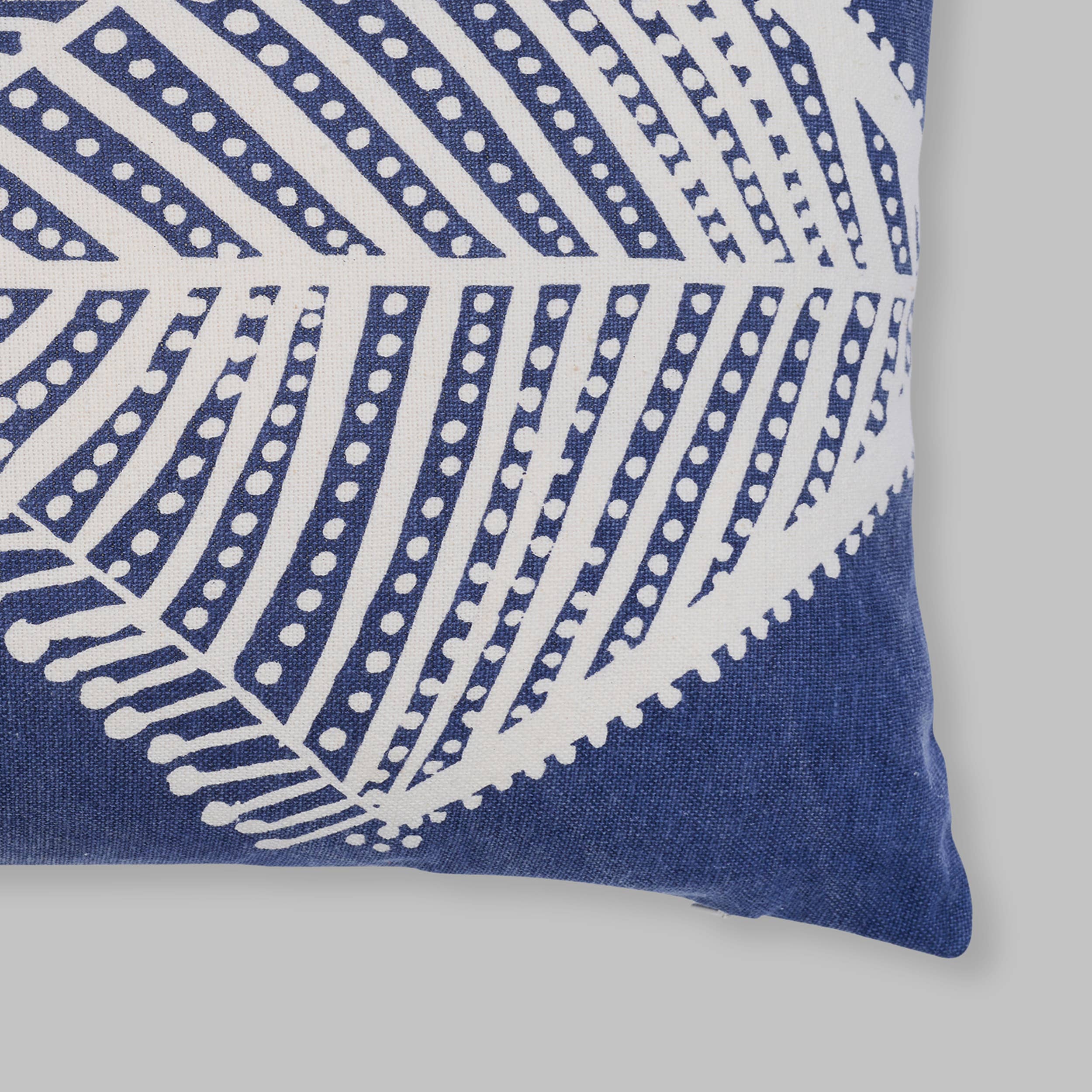 NAKI & SSAM INC. - Wholesale Throw Pillow Cover - Meraki Collection 24in.x14in.Gond Art-Inspired Printed Fish4