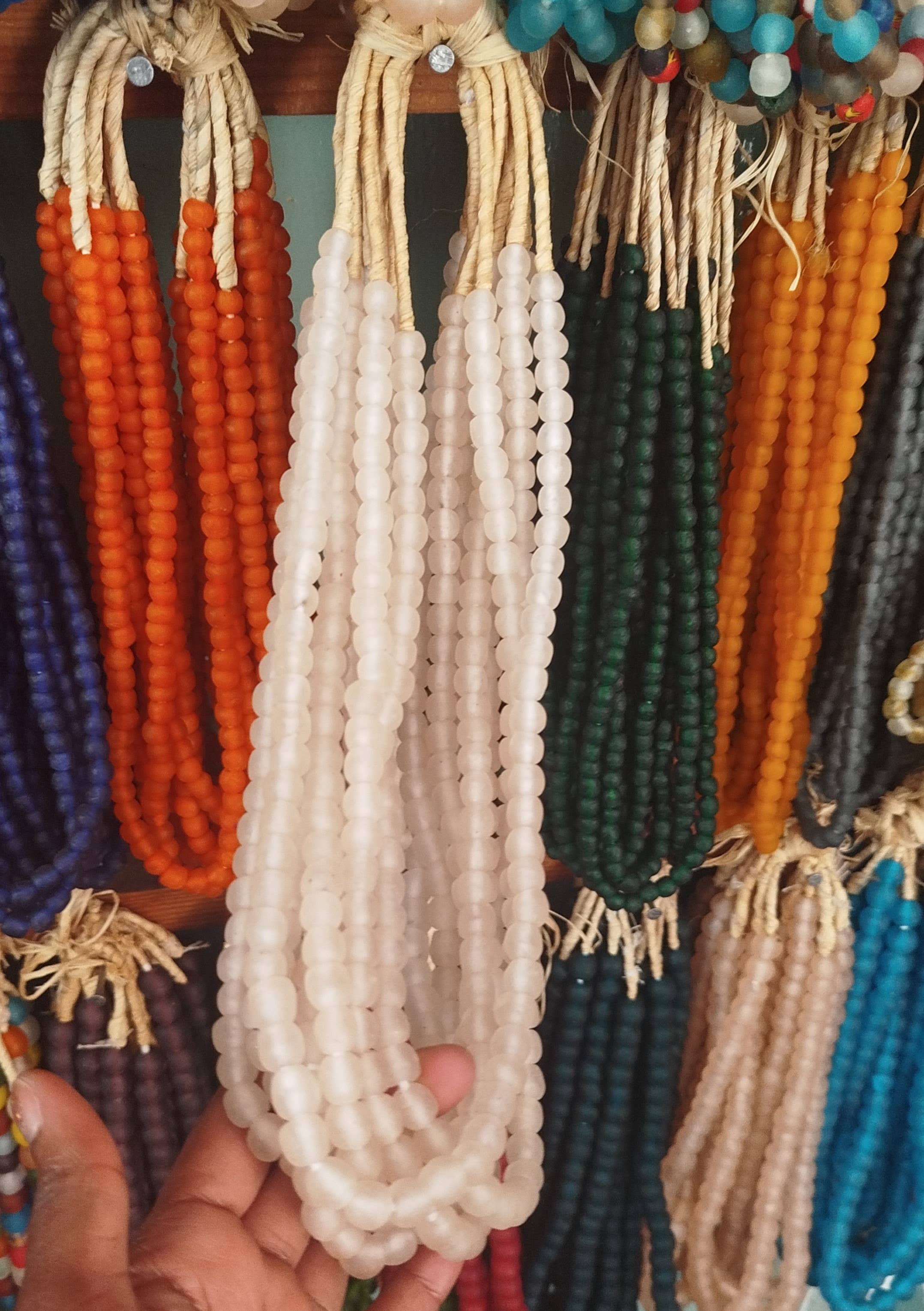 African Craft Collection - Vente Perle - Perle en verre recyclé en poudre du Ghana - Pour la fabrication de bijoux2