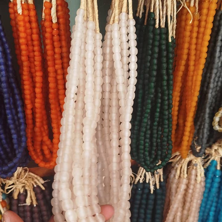 African Craft Collection - Vente Perle - Perle en verre recyclé en poudre du Ghana - Pour la fabrication de bijoux2