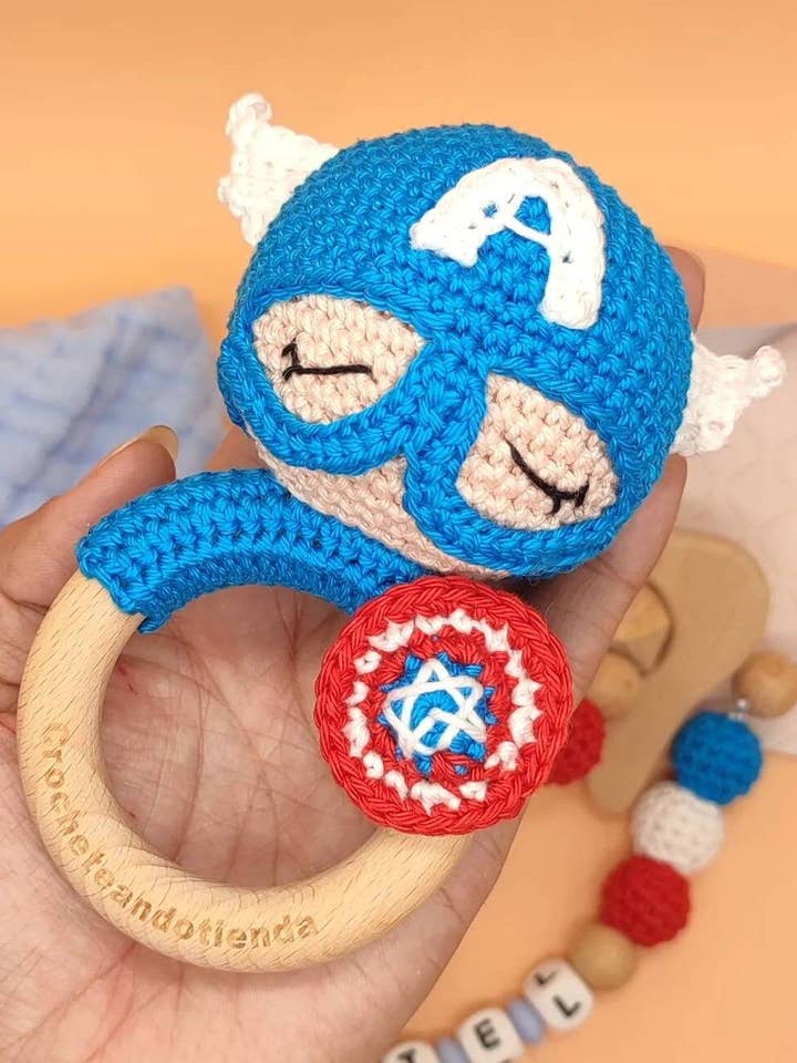 Captain America Rattle babyspeeltje voor wholesale door Crocheteandotienda