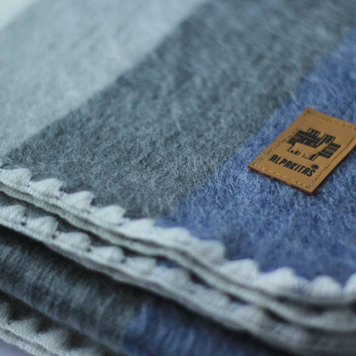 Alpakitas - Wholesale Throw Blanket - Cozy throw blanket Alpaca Wool Queen Size (Gray & Blue)3
