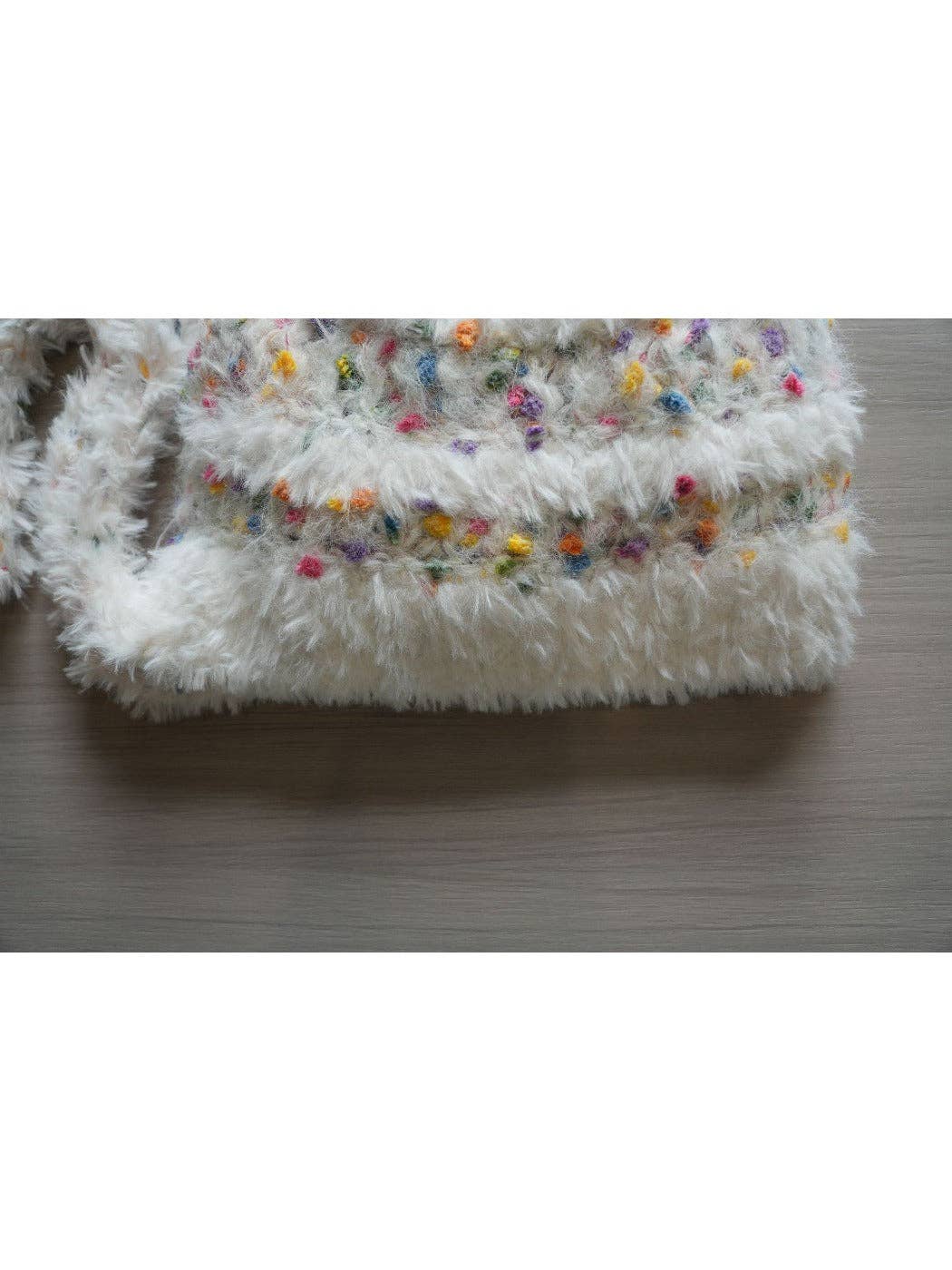 Funkyrel® Atzbranding Limited – wholesale Mössa - Dam – Haila - Vinterstickad mössa med färgglada spräckliga mönster7