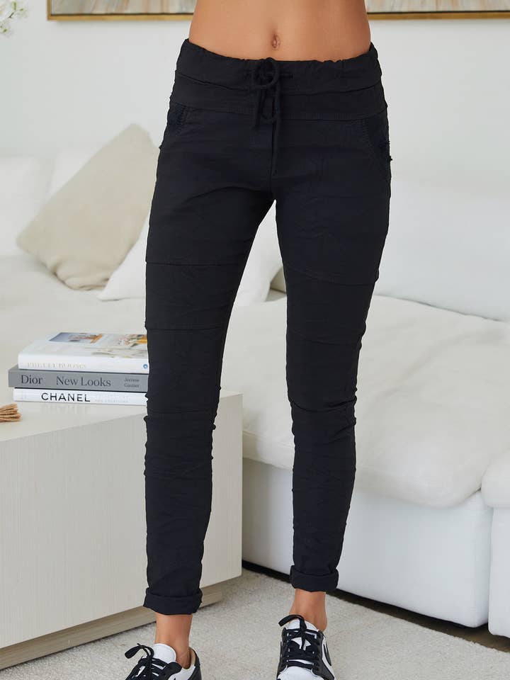 JOGGINGBROEK MET TREKKOORD EN CRINKLE (101110-ZWART) voor wholesale door MILIO MILANO