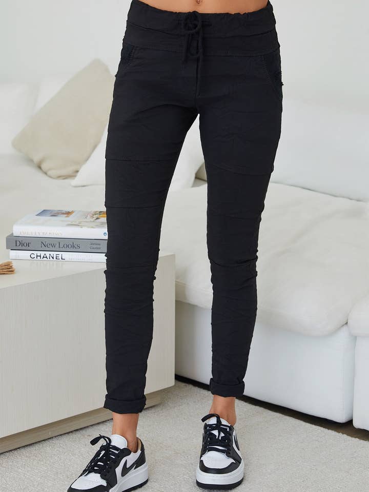 JOGGINGBROEK MET TREKKOORD EN CRINKLE (101110-ZWART) voor wholesale door MILIO MILANO