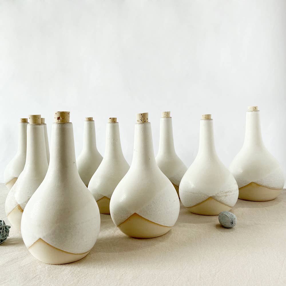 Ana Miranda Ceramics - Wholesale Oil/Vinegar Dispenser - Fungi oil bottle in stoneware with cork. 500ml2