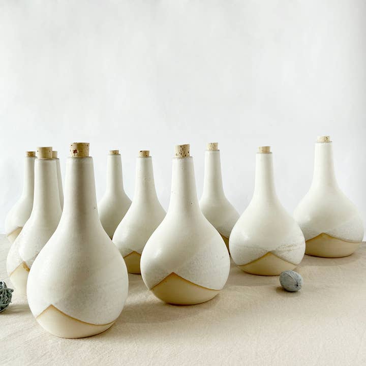Ana Miranda Ceramics - Wholesale Oil/Vinegar Dispenser - Fungi oil bottle in stoneware with cork. 500ml2