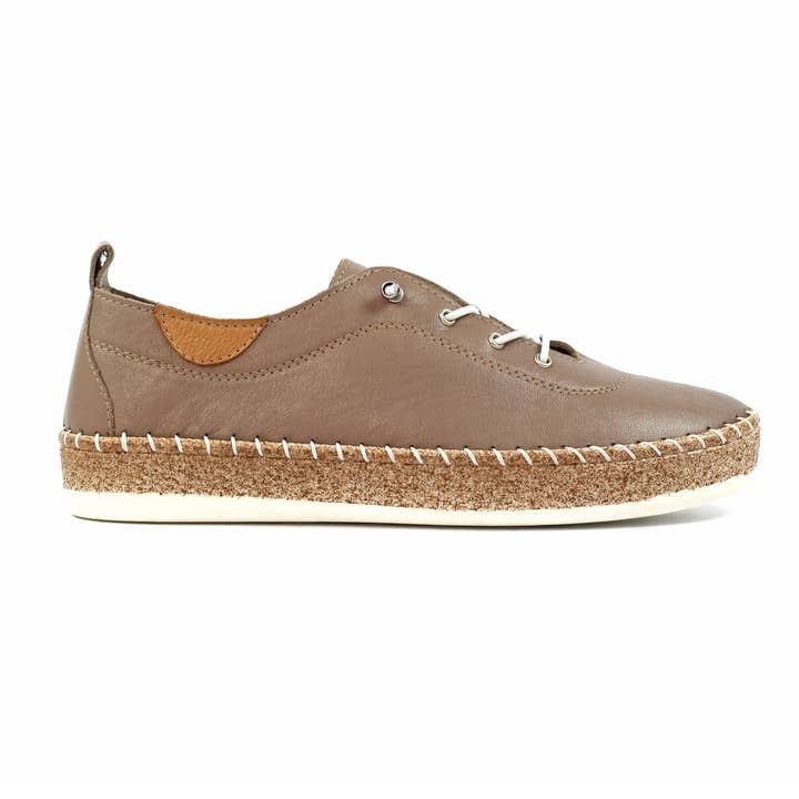 Evie Taupe Læder Plimsoll for engroshandel hos Lunar Shoes