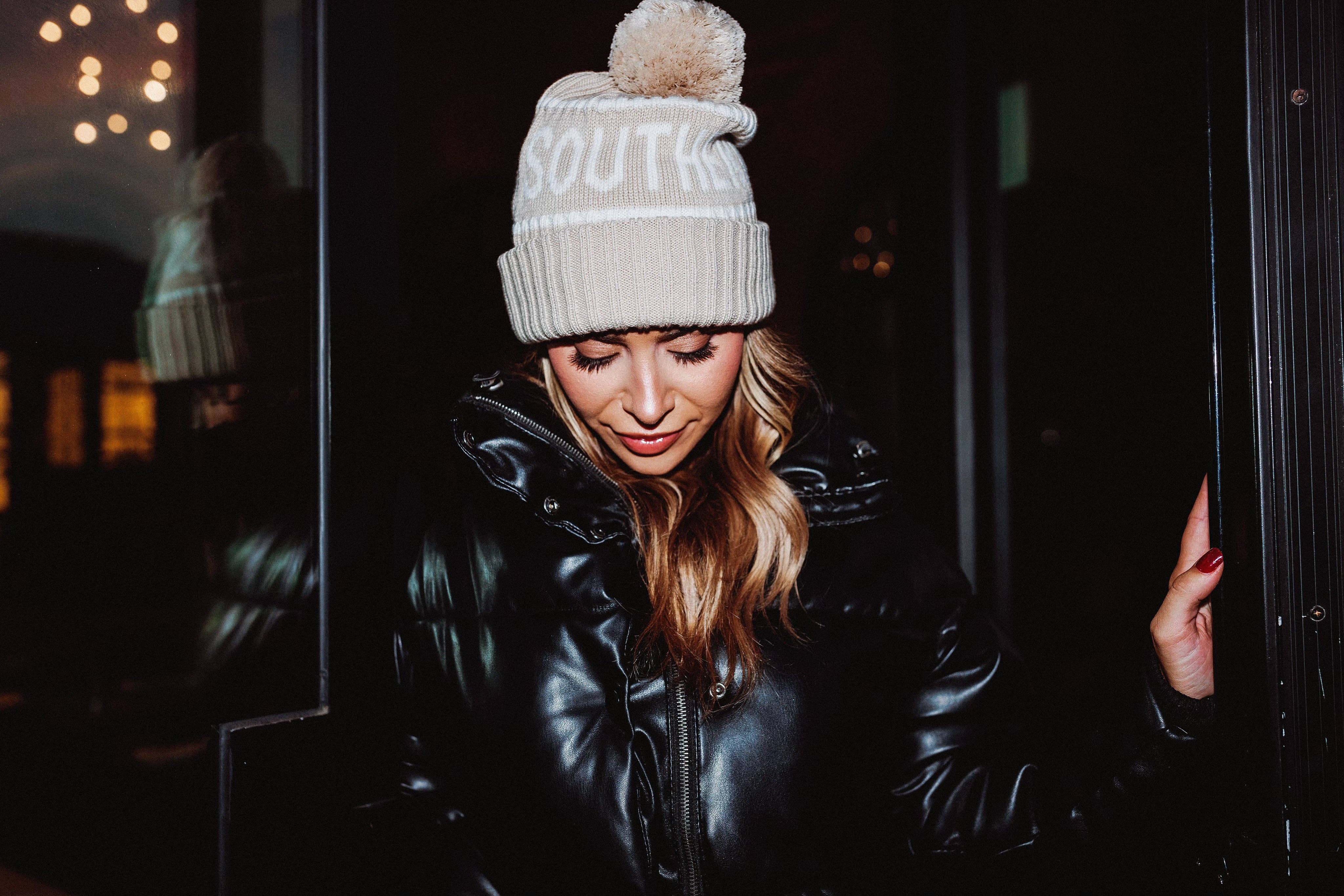 Southern Wives Club – Gorro - Mulher por atacado – Gorro Creme Clube das Esposas do Sul