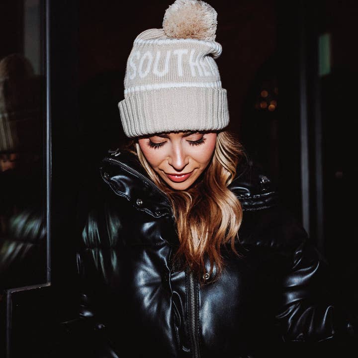 Southern Wives Club – Gorro - Mulher por atacado – Gorro Creme Clube das Esposas do Sul0