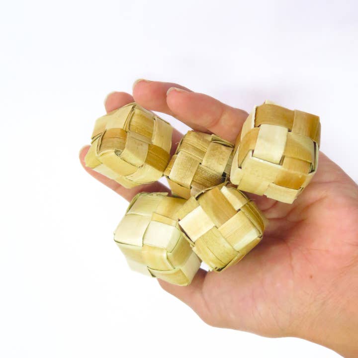 No Furries Delights – wholesale Pet toy – Not cat/dog – Palm Cubes (5pcs/pack)5