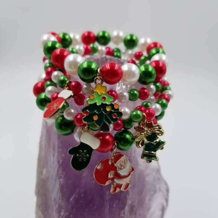 Bracelet extensible en perles acryliques de Noël - Lot de 5 pour la vente par magnolia jewelry