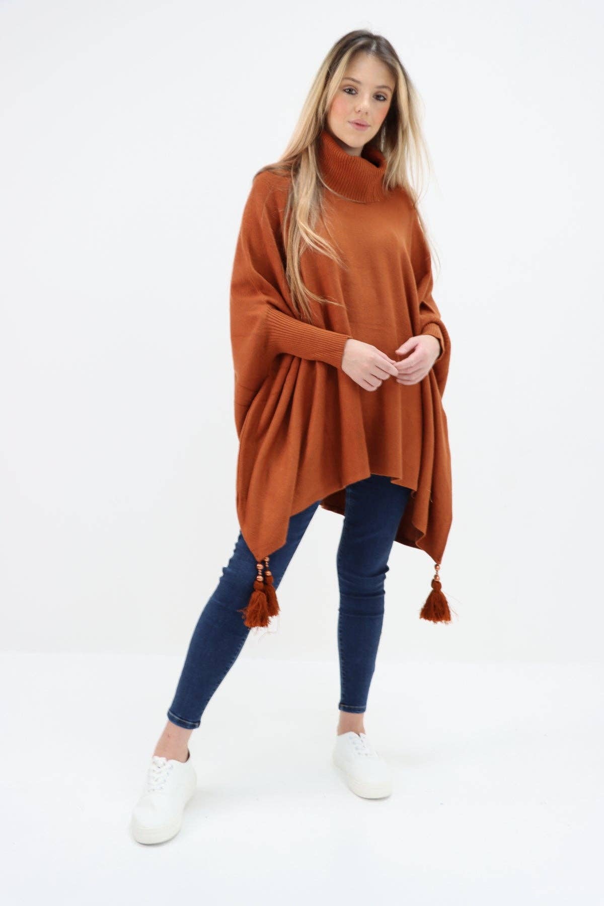 Miss Bold - Vente Poncho – femme - Poncho tunique italien à col bénitier et manches chauve-souris à pompons32