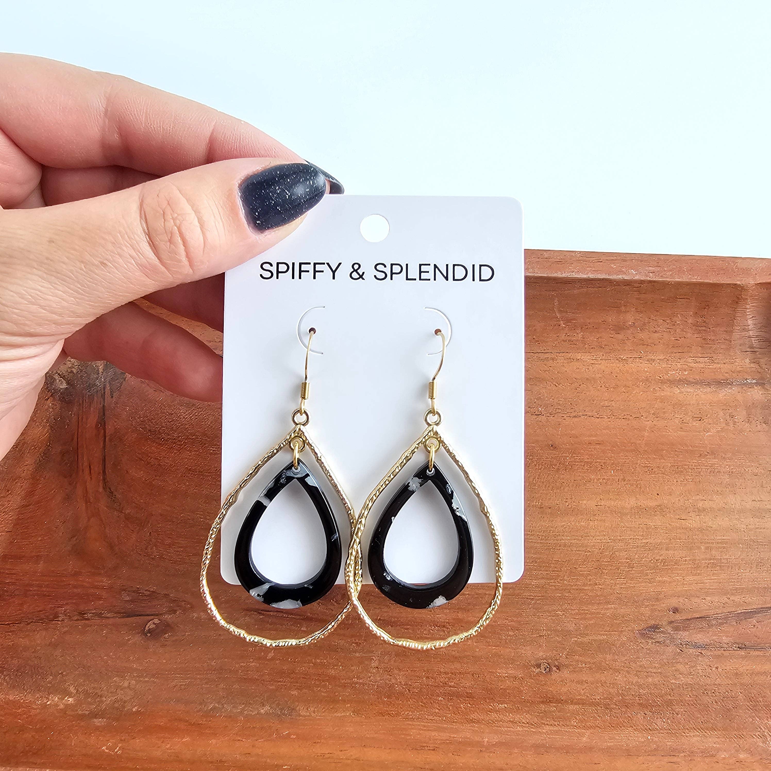 Spiffy & Splendid - Vente Boucles d'oreilles pendantes - Boucles d'oreilles Savannah - Noir Onyx // Bijoux, Automne9