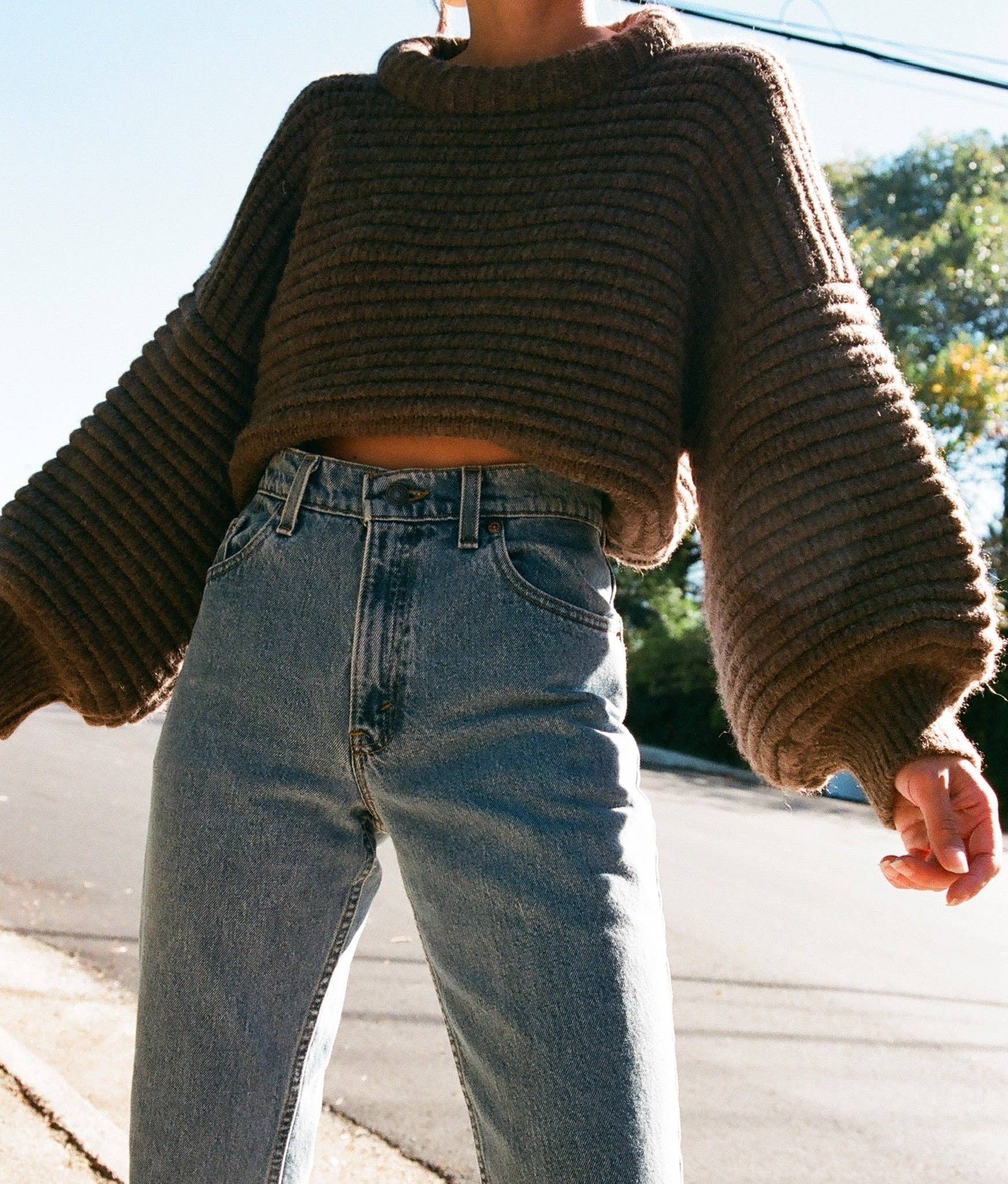 Na Nin – Großhandel Strickpullover – Damen – Romy Strickpullover aus Alpakawolle mit Ballonärmeln4