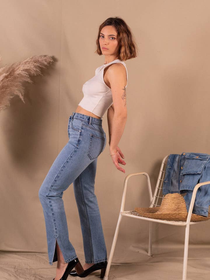 Vaqueros rectos para mujer con abertura azul claro en algodón orgánico - Paloma para venta al por mayor de Nagev