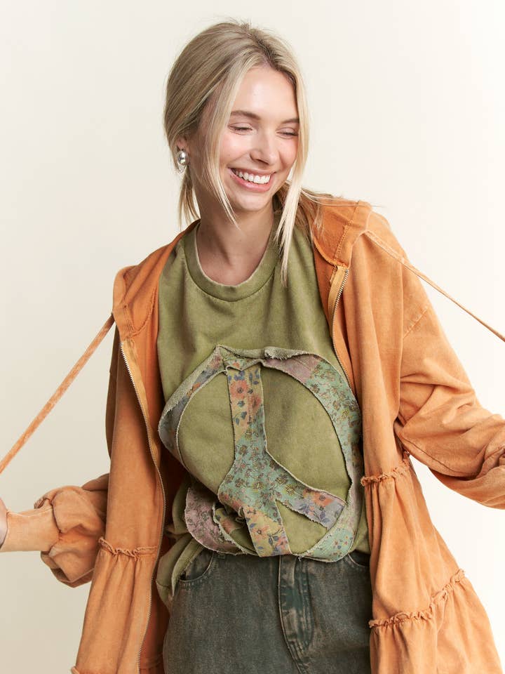 Veste à capuche zippée à volants MineralWash HT5923 pour la vente par J.Her