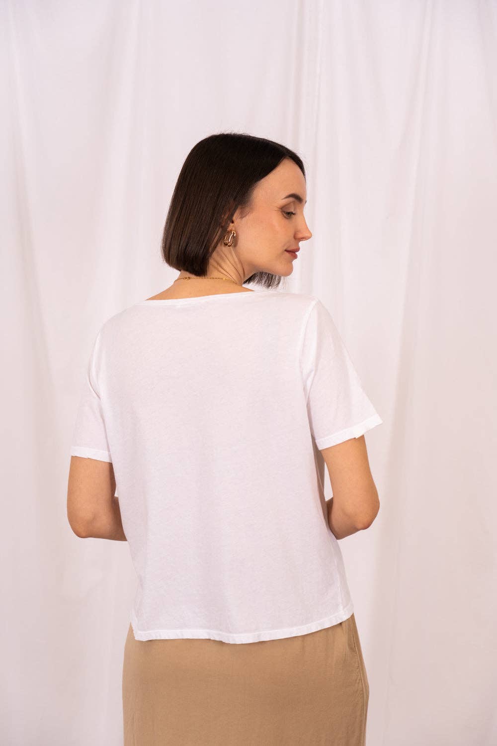 POEMS BCN – Engroshandel T-shirt – til kvinder – TIKEI bomulds T-shirt med V-hals6