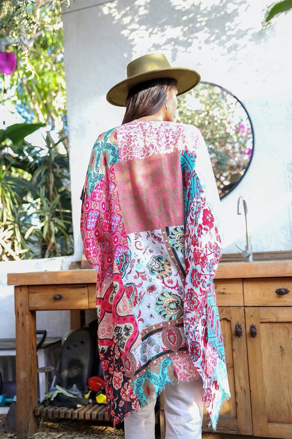 Leto Accessories - Vente Kimono – femme - Kimono bohème coloré à patchwork floral - style fluide1