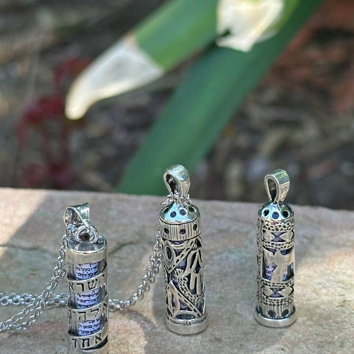 ALEF BET JEWELRY - Vente Colliers à pendentif - Collier de mézouza de bénédiction hébraïque Shema Israel pour homme6