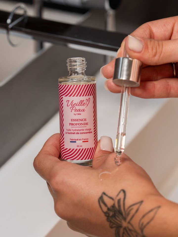 ESSENCE PROFONDE - Huile hydratante visage à l'extrait de concombre 30ml pour la vente par Vieille Peau By Célia
