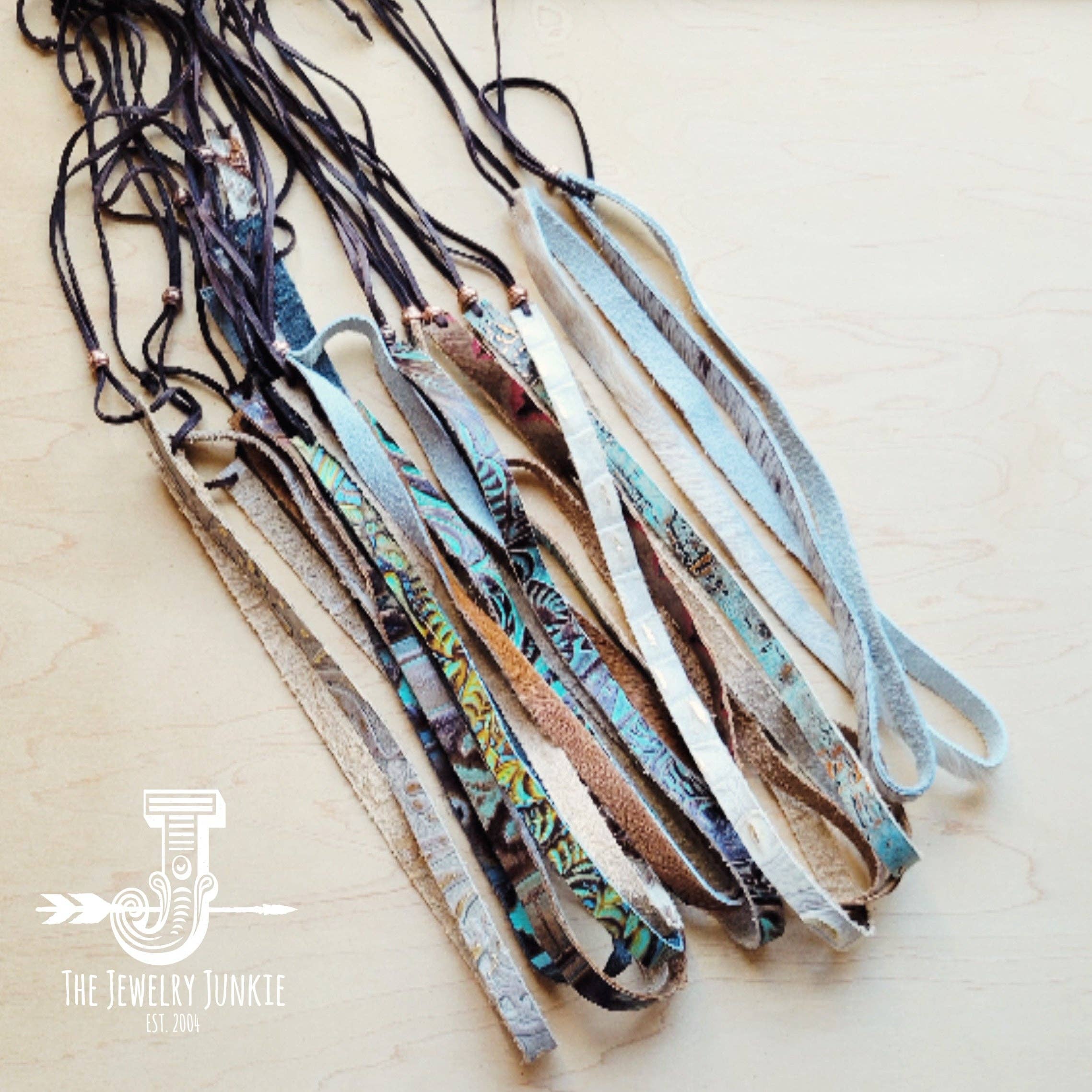 The Jewelry Junkie - Vente Accessoire pour chapeau – femme - Chapeau en cuir gaufré métallisé turquoise, seulement 950q5