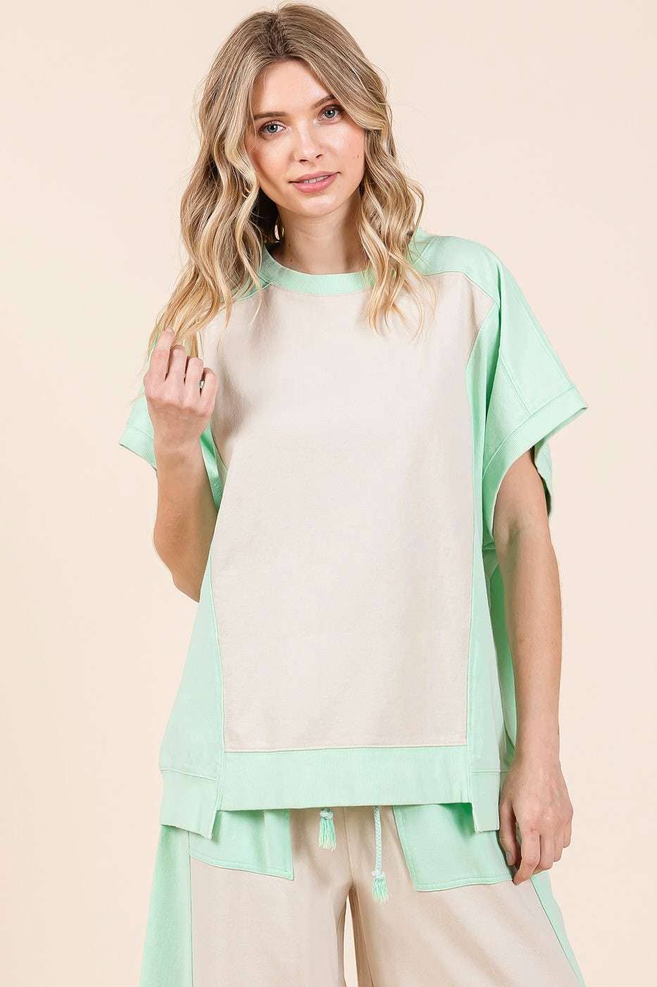 mittoshop – Großhandel Tunika – Damen – ÜBERGROSSES KURZARMSHIRT IM FARBBLOCKDESIGN1