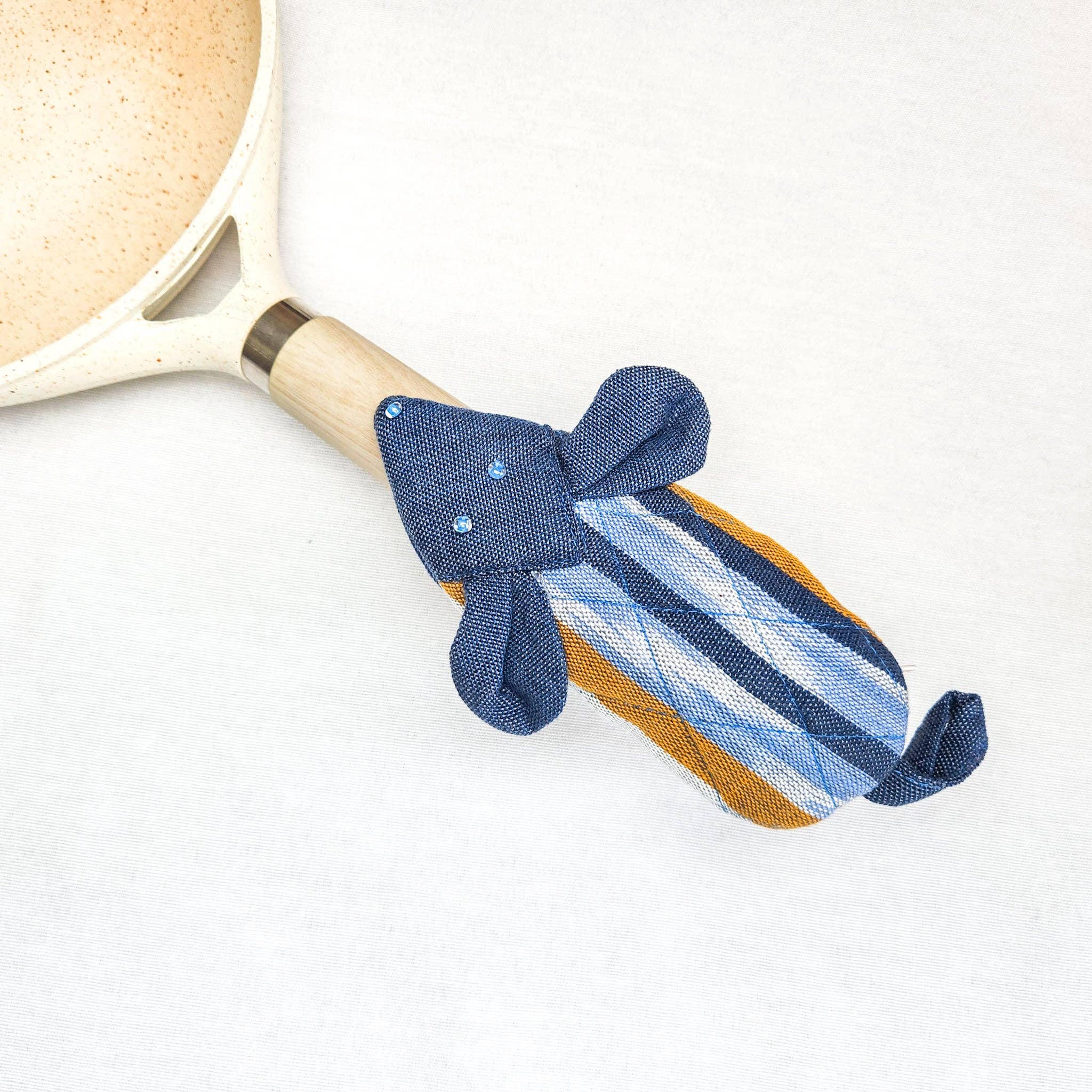 Upavim Crafts – wholesale Oven mitt/pot holder – Mouse Skillet Handle Holder9