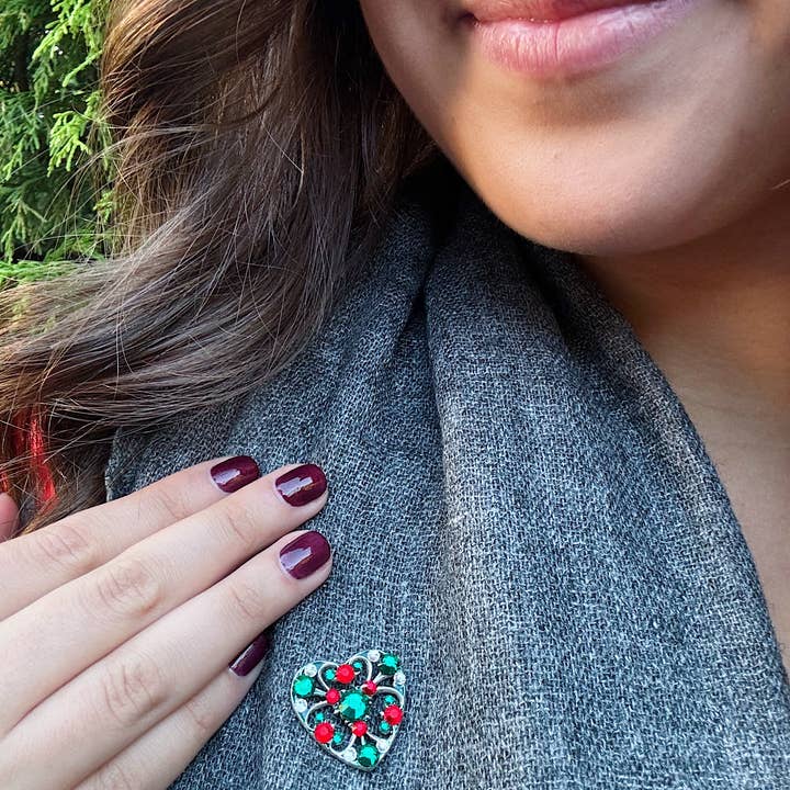 Anne Koplik Designs, Inc. - Wholesale Broche - Ik hou van kerst kristallen hart broche1