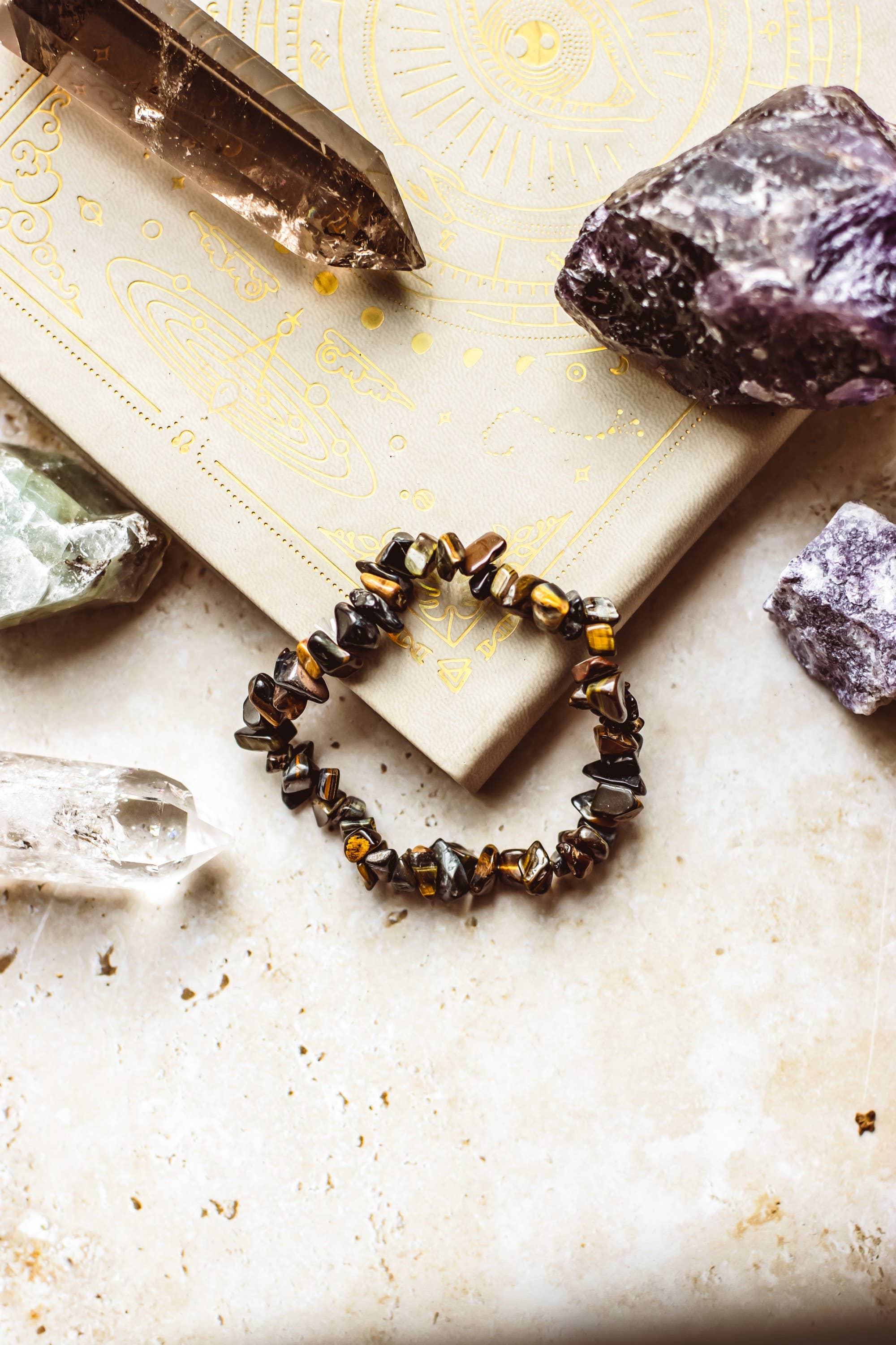 Mindful Living Co. – Großhandel Perlenarmband – Armband aus natürlichen Kristall-Edelstein-Chips | Kristallschmuck18