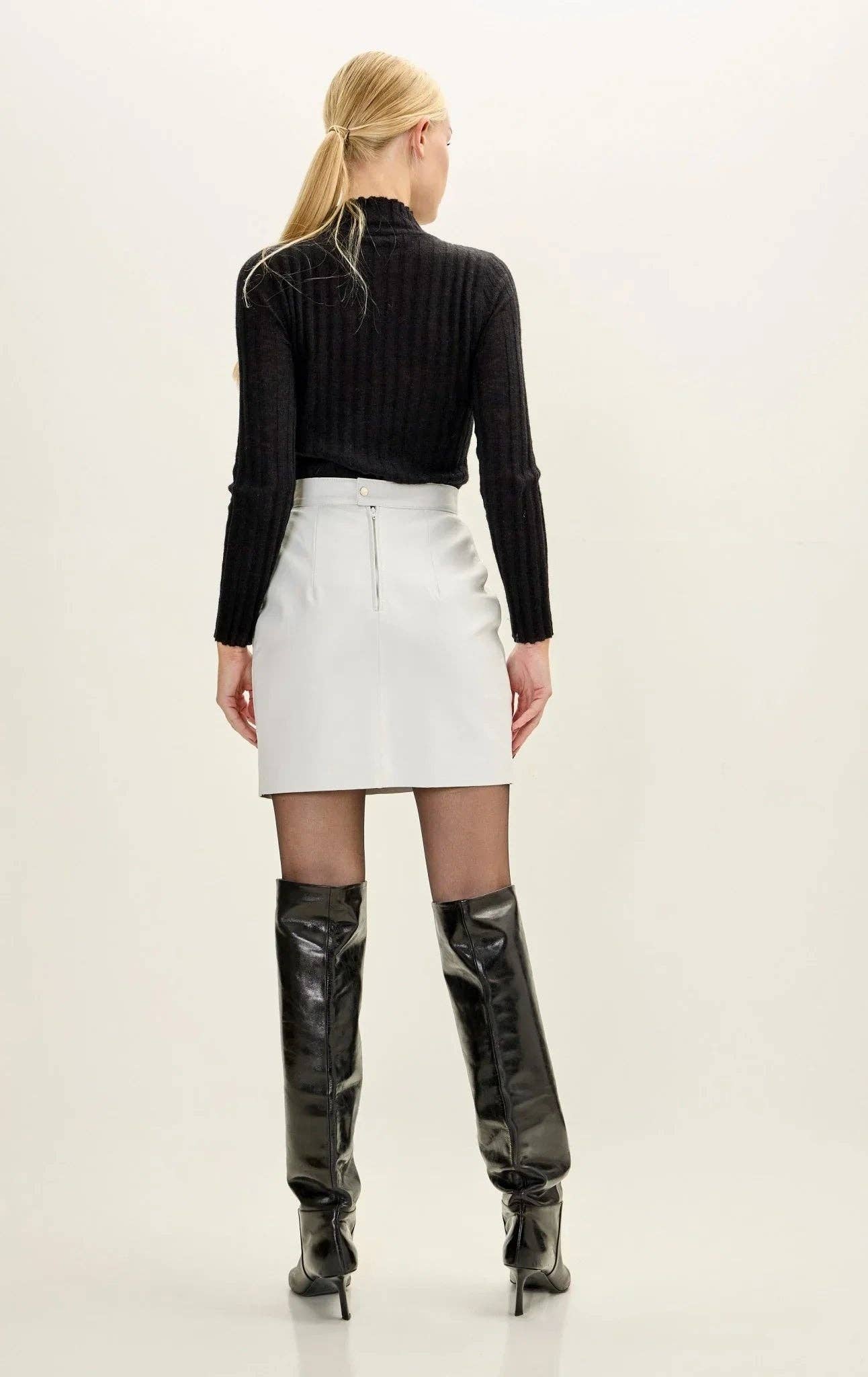 HVID Kvinders miniskørt i lammeskind med lynlåsspalte - Hvid for engroshandel på Faire2