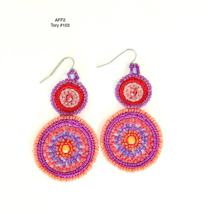 Beaded og macrame dingle dobbelt runde øreringe-tory for engroshandel hos KVZ Designs